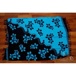Frangipáni mintás fekete - kék átlós sarong
