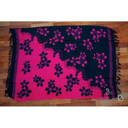 Frangipáni mintás fekete - rózsaszín átlós sarong